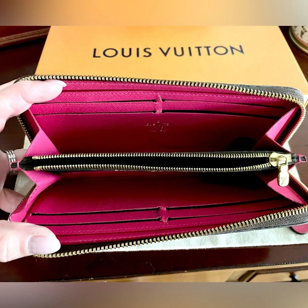 Louis Vuitton Clemence wallet blooming flowers Fuchsia 
EXCELLENT CONDITION - Picture 5 of 16